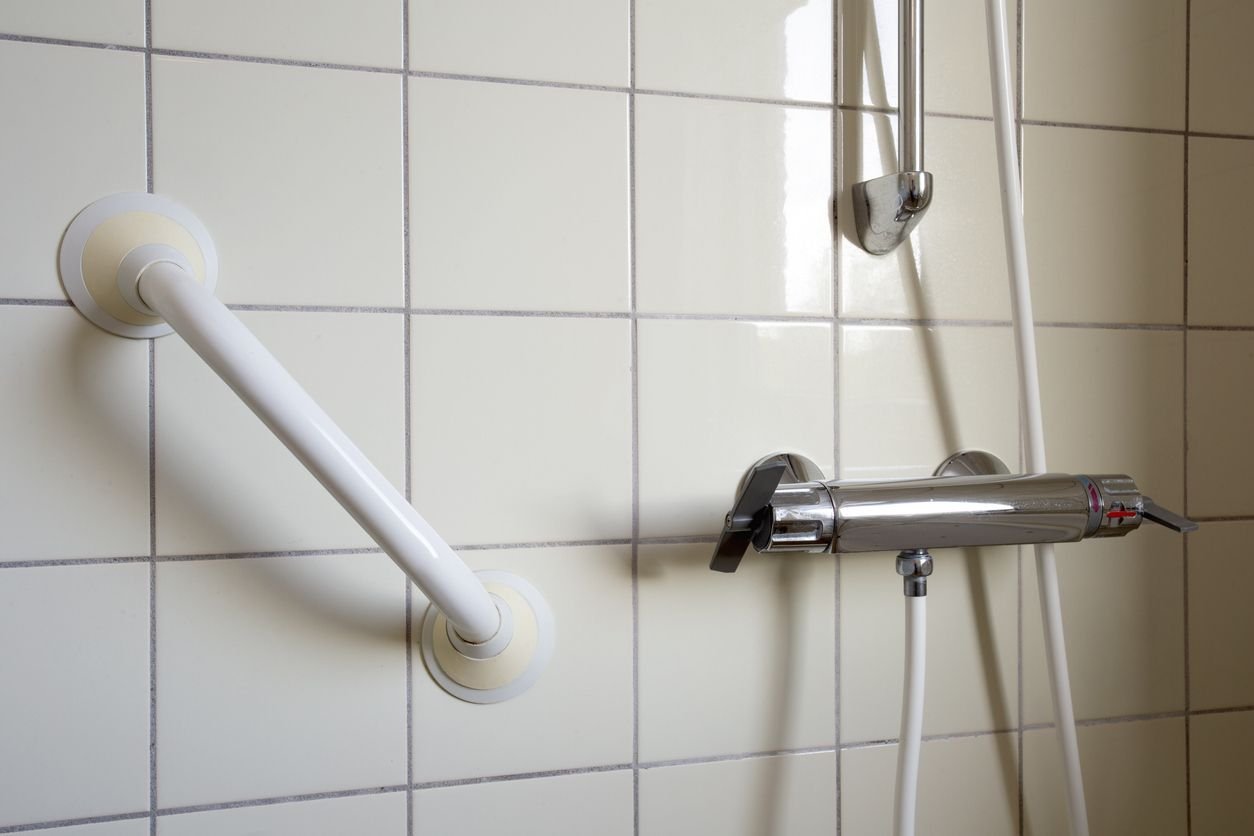senior-friendly bathroom features