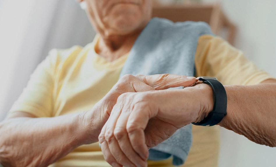 smartwatch for seniors living alone