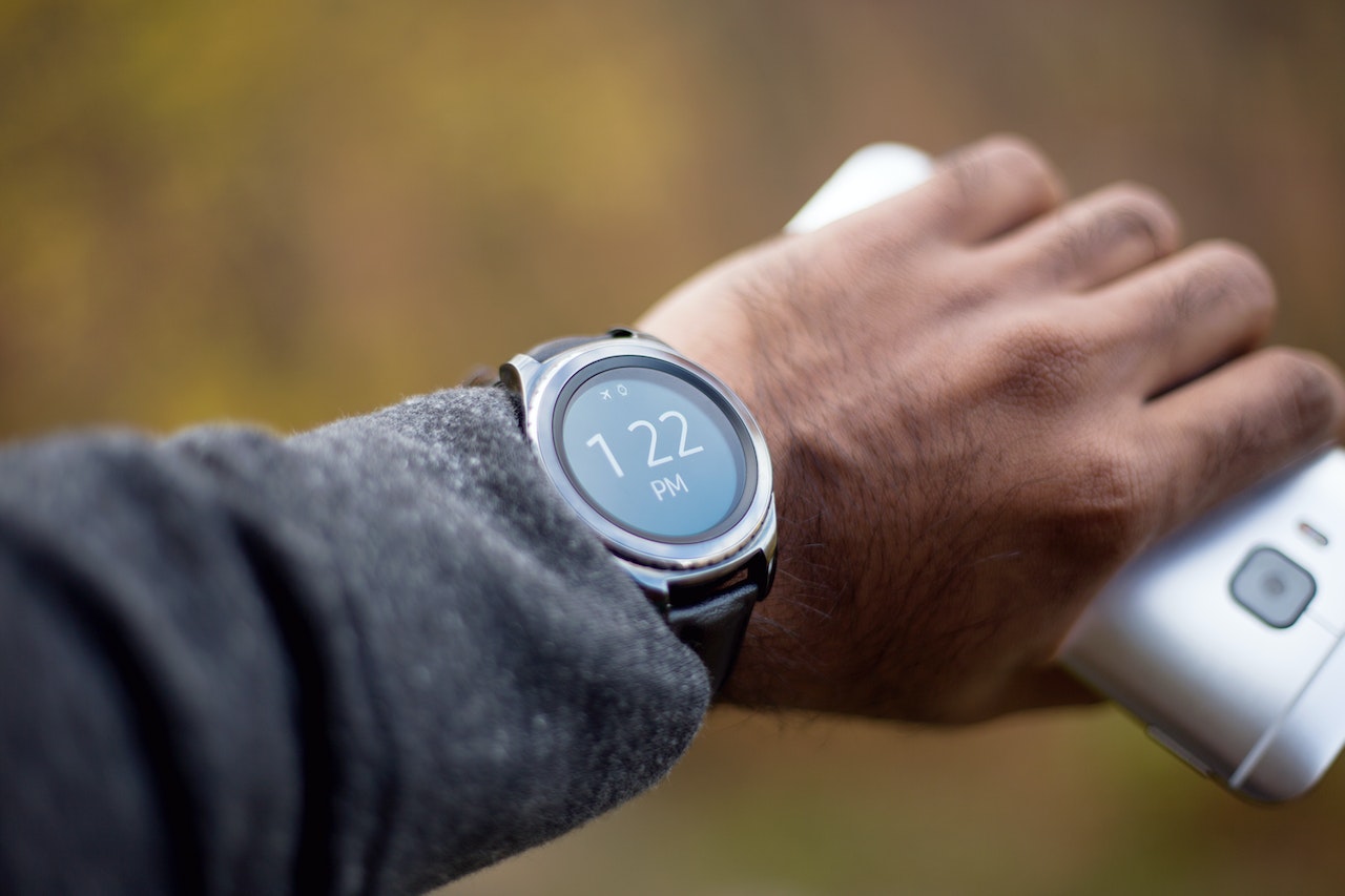 why seniors should wear smartwatches