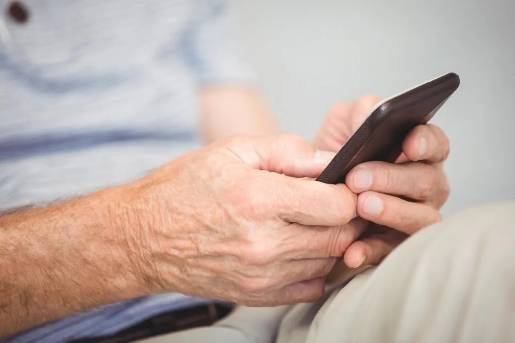 smartphones with hearing aid compatibility Best Smartphones with Hearing Aid Compatibility for Seniors