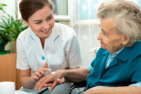 elderly daily care routine Elderly Daily Care Routine Checklist & Tips